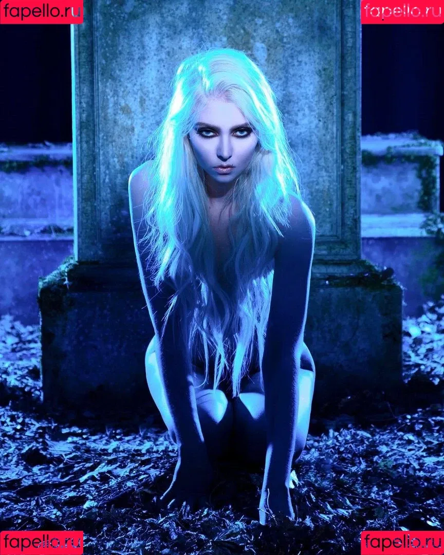 Taylor Momsen / aryelsoul / taylormomsen Onlyfans Photo Gallery 