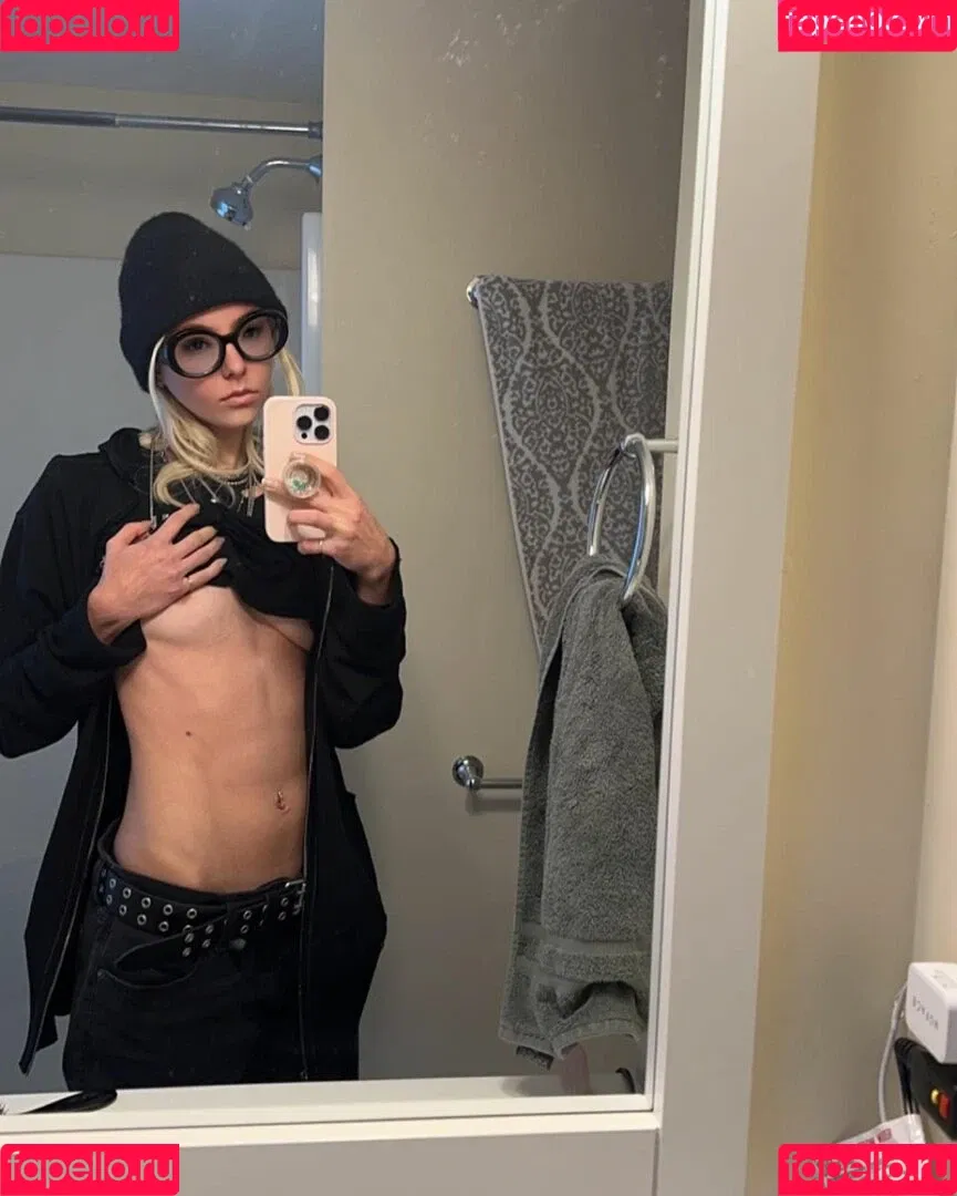 Taylor Momsen / aryelsoul / taylormomsen Onlyfans Photo Gallery 