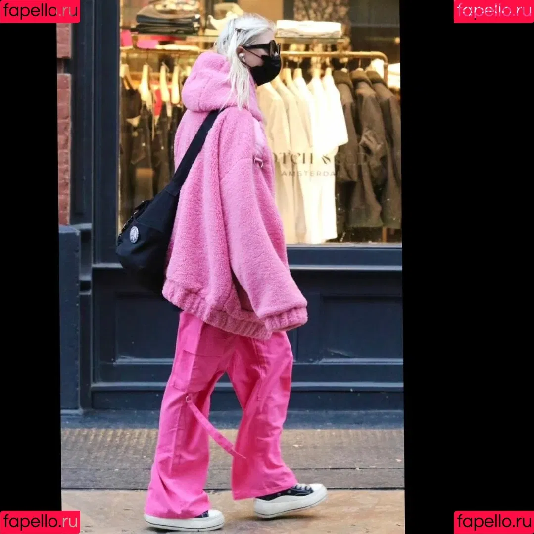 Taylor Momsen / aryelsoul / taylormomsen Onlyfans Photo Gallery 