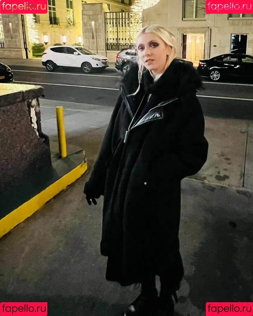 Taylor Momsen / aryelsoul / taylormomsen Onlyfans Photo Gallery 