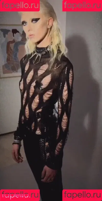 Taylor Momsen / aryelsoul / taylormomsen Onlyfans Photo Gallery 