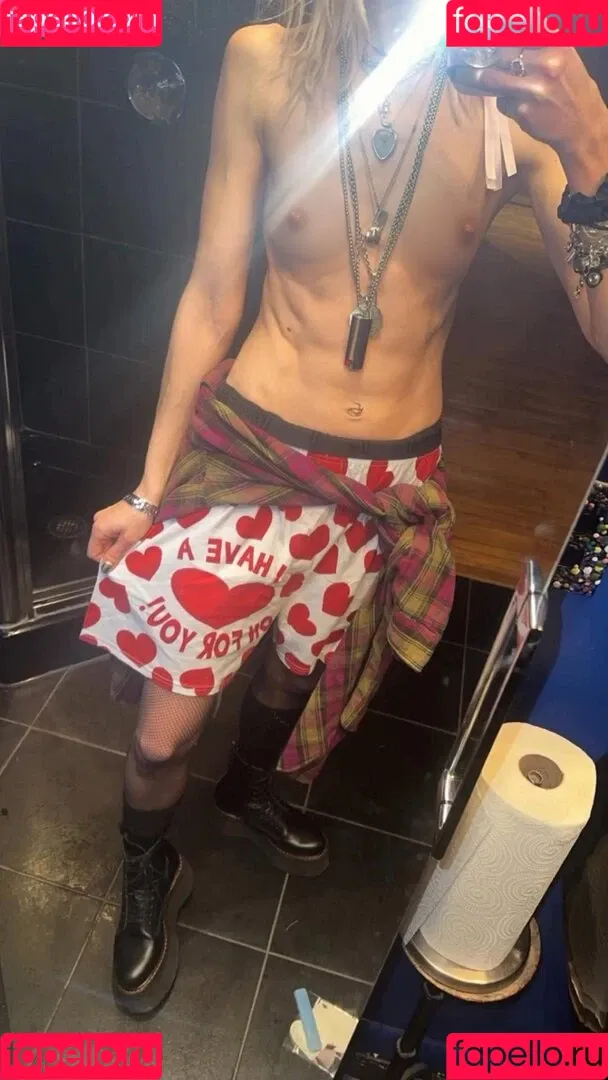 Taylor Momsen / aryelsoul / taylormomsen Onlyfans Photo Gallery 