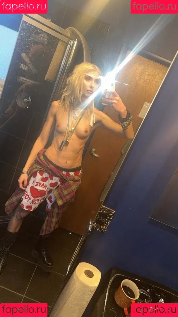 Taylor Momsen / aryelsoul / taylormomsen Onlyfans Photo Gallery 