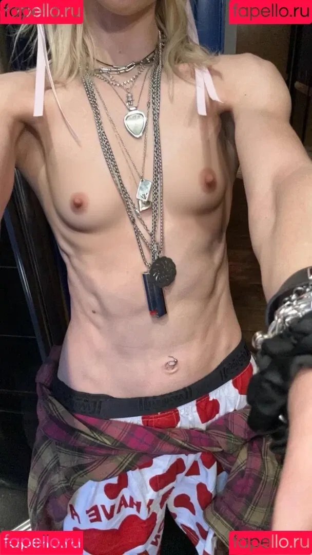 Taylor Momsen / aryelsoul / taylormomsen Onlyfans Photo Gallery 