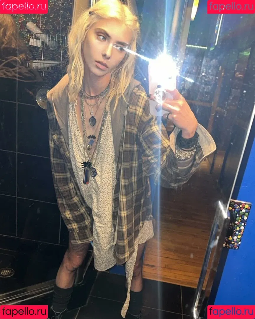 Taylor Momsen / aryelsoul / taylormomsen Onlyfans Photo Gallery 