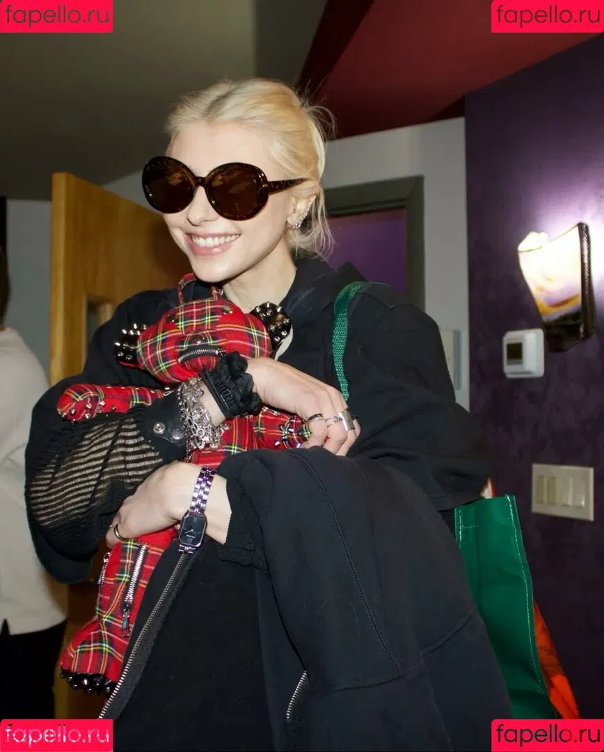 Taylor Momsen / aryelsoul / taylormomsen Onlyfans Photo Gallery 