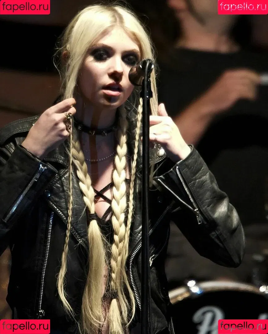 Taylor Momsen / aryelsoul / taylormomsen Onlyfans Photo Gallery 