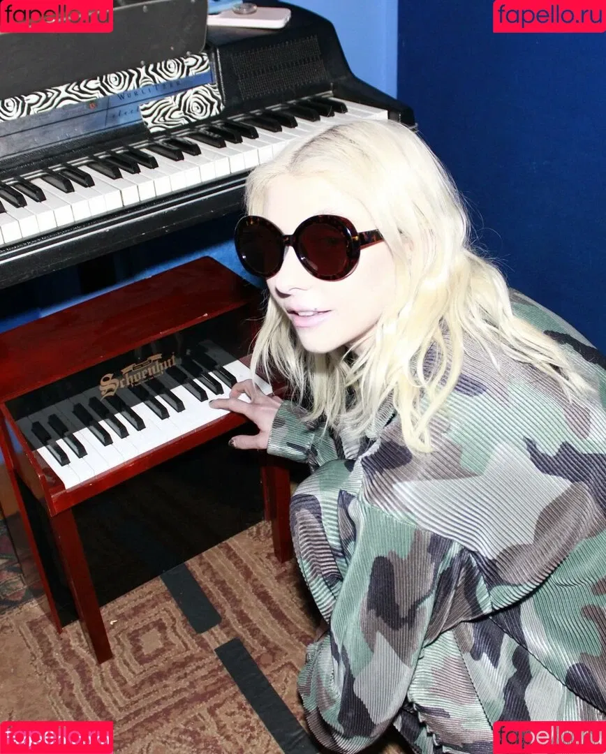 Taylor Momsen / aryelsoul / taylormomsen Onlyfans Photo Gallery 