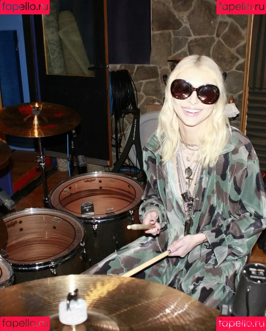 Taylor Momsen / aryelsoul / taylormomsen Onlyfans Photo Gallery 