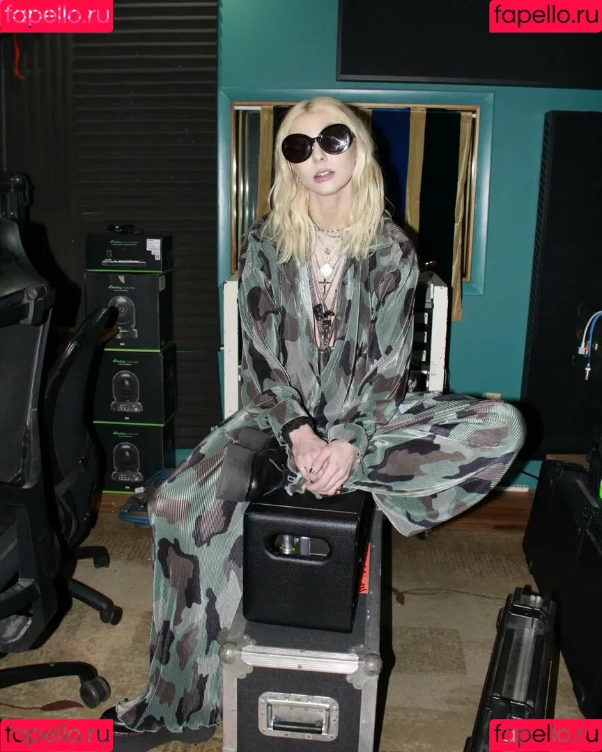 Taylor Momsen / aryelsoul / taylormomsen Onlyfans Photo Gallery 