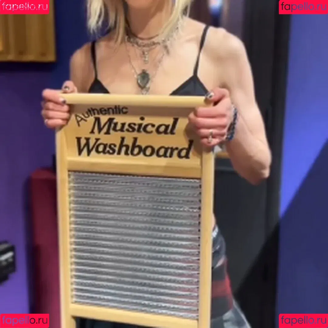 Taylor Momsen / aryelsoul / taylormomsen Onlyfans Photo Gallery 