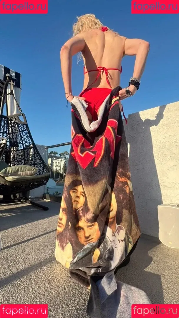 Taylor Momsen / aryelsoul / taylormomsen Onlyfans Photo Gallery 