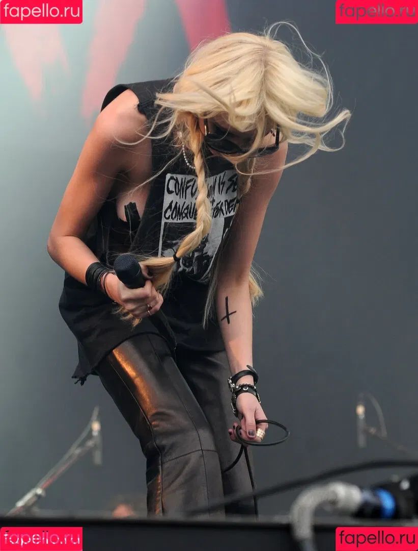 Taylor Momsen / aryelsoul / taylormomsen Onlyfans Photo Gallery 