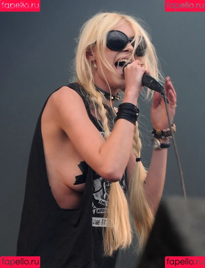 Taylor Momsen / aryelsoul / taylormomsen Onlyfans Photo Gallery 