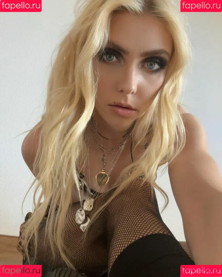 Taylor Momsen / aryelsoul / taylormomsen Onlyfans Photo Gallery 