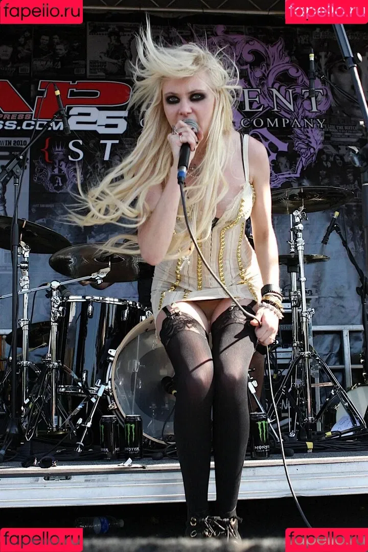 Taylor Momsen / aryelsoul / taylormomsen Onlyfans Photo Gallery 