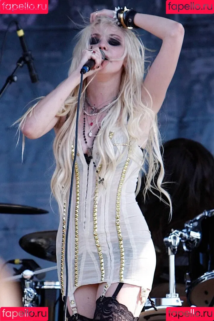 Taylor Momsen / aryelsoul / taylormomsen Onlyfans Photo Gallery 