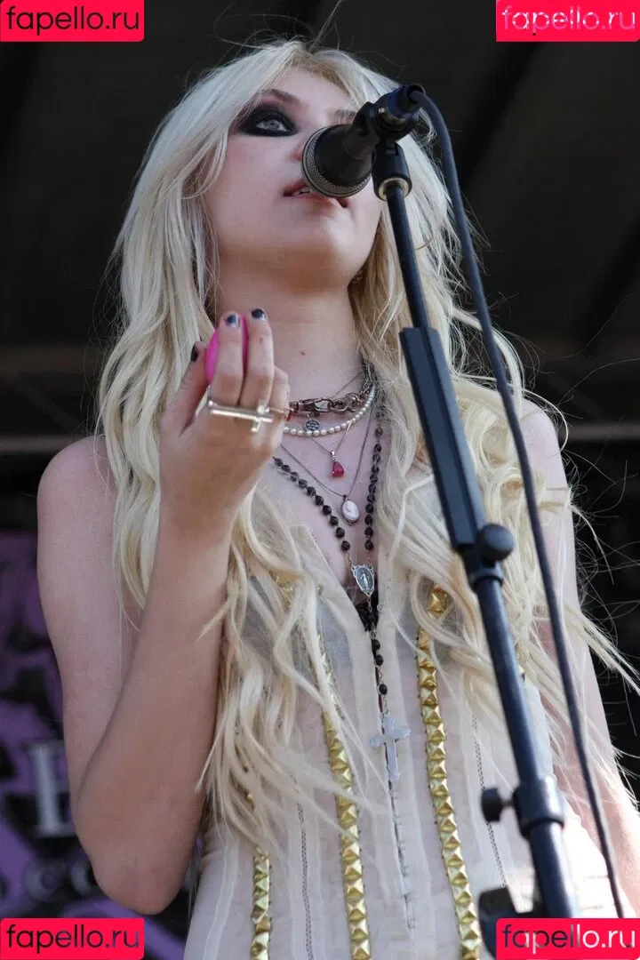 Taylor Momsen / aryelsoul / taylormomsen Onlyfans Photo Gallery 