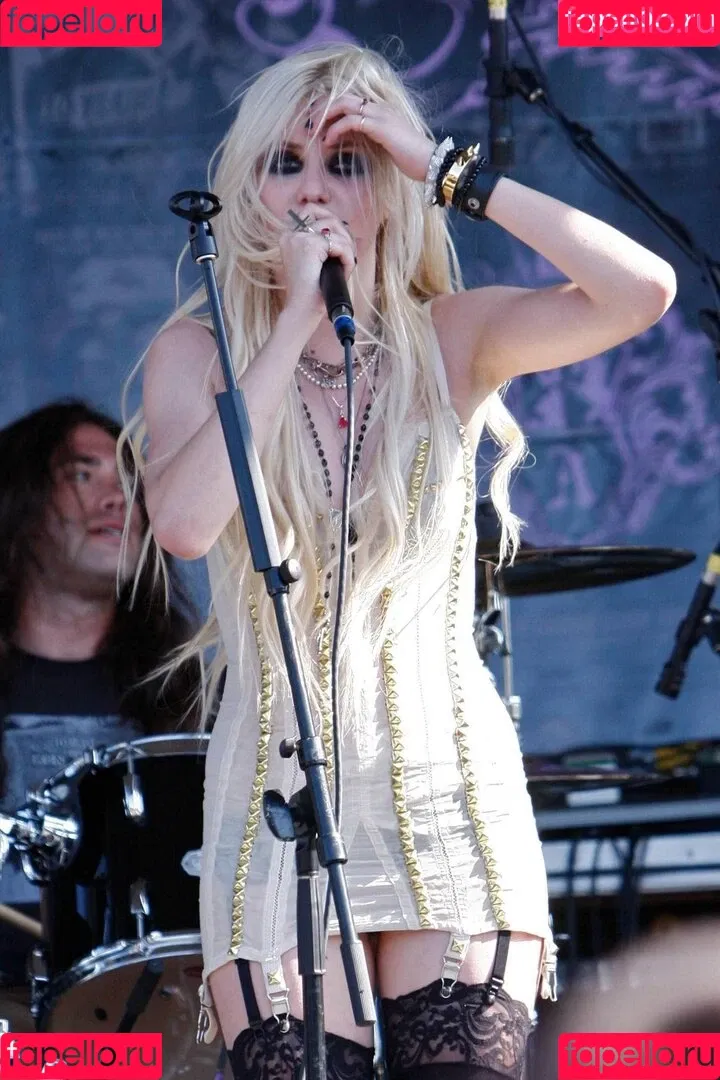 Taylor Momsen / aryelsoul / taylormomsen Onlyfans Photo Gallery 
