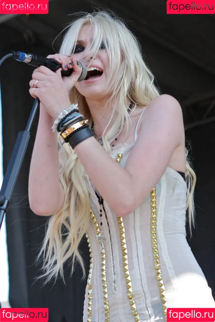 Taylor Momsen / aryelsoul / taylormomsen Onlyfans Photo Gallery 