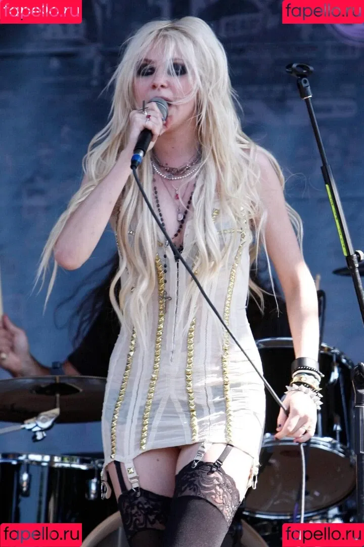 Taylor Momsen / aryelsoul / taylormomsen Onlyfans Photo Gallery 
