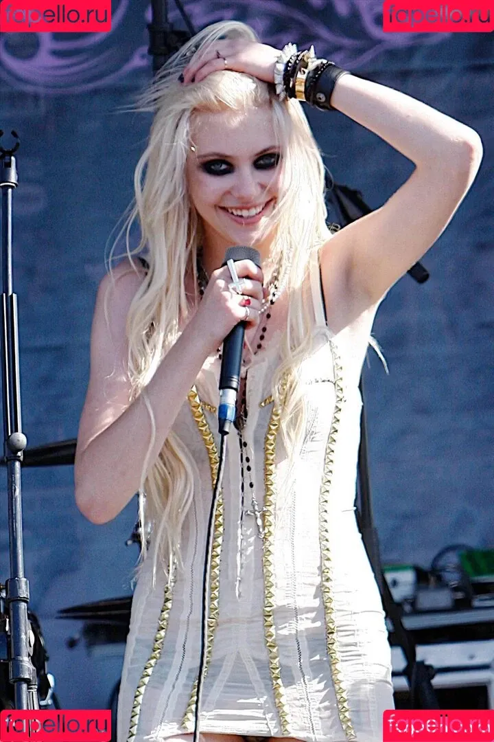 Taylor Momsen / aryelsoul / taylormomsen Onlyfans Photo Gallery 