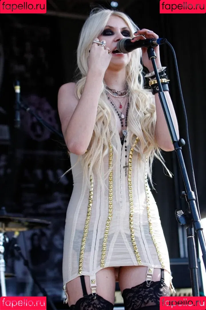 Taylor Momsen / aryelsoul / taylormomsen Onlyfans Photo Gallery 
