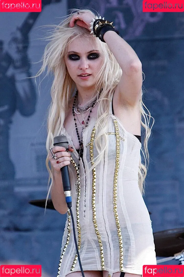 Taylor Momsen / aryelsoul / taylormomsen Onlyfans Photo Gallery 