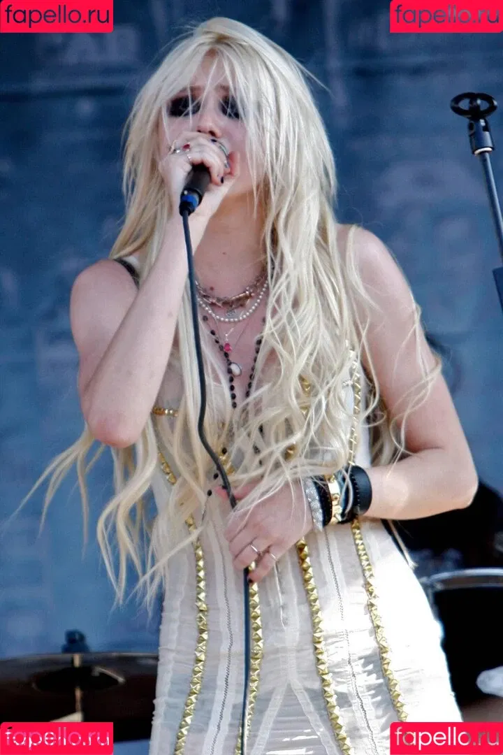 Taylor Momsen / aryelsoul / taylormomsen Onlyfans Photo Gallery 