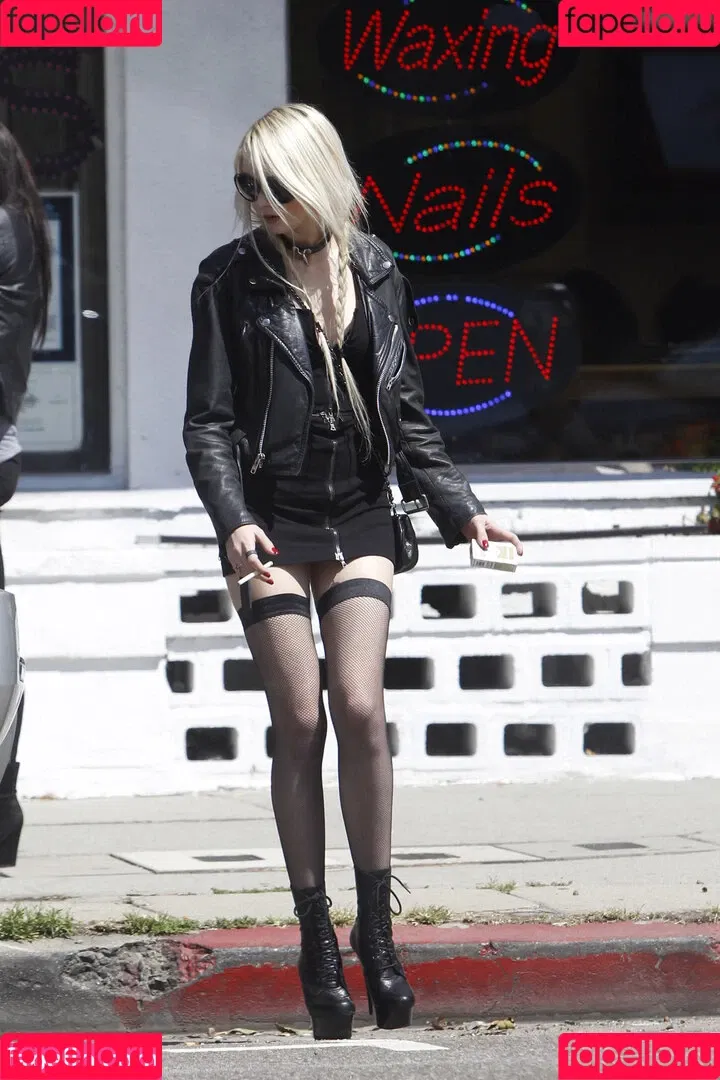 Taylor Momsen / aryelsoul / taylormomsen Onlyfans Photo Gallery 