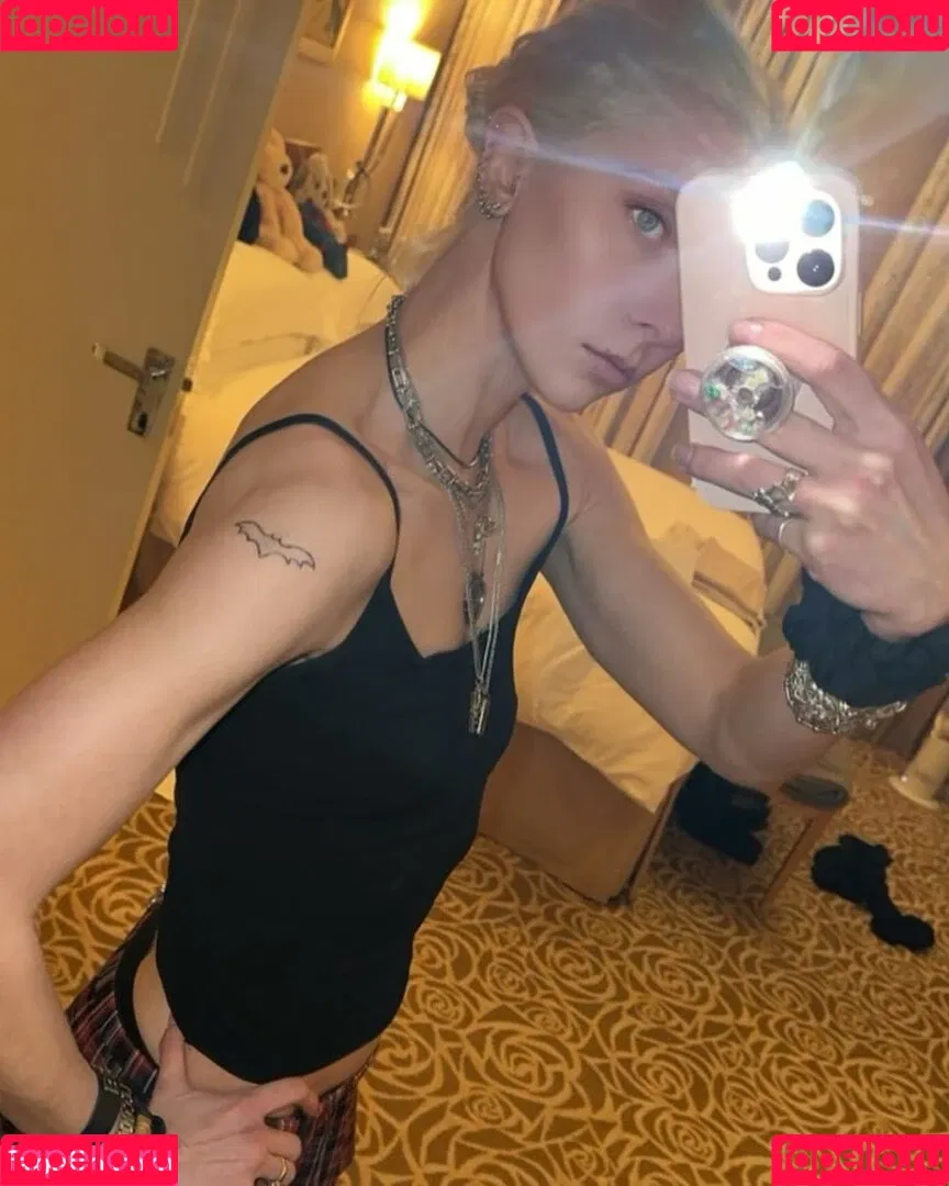 Taylor Momsen / aryelsoul / taylormomsen Onlyfans Photo Gallery 