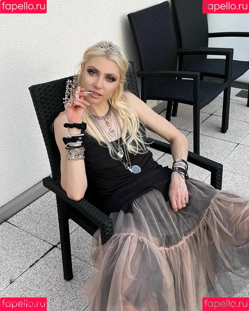 Taylor Momsen / aryelsoul / taylormomsen Onlyfans Photo Gallery 