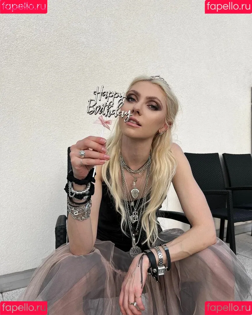 Taylor Momsen / aryelsoul / taylormomsen Onlyfans Photo Gallery 