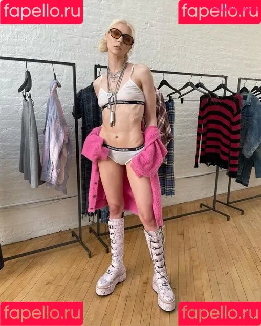 Taylor Momsen / aryelsoul / taylormomsen Onlyfans Photo Gallery 