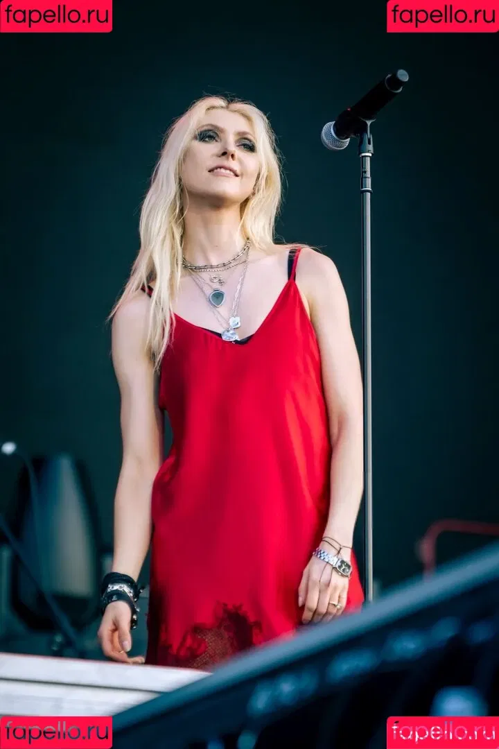 Taylor Momsen / aryelsoul / taylormomsen Onlyfans Photo Gallery 