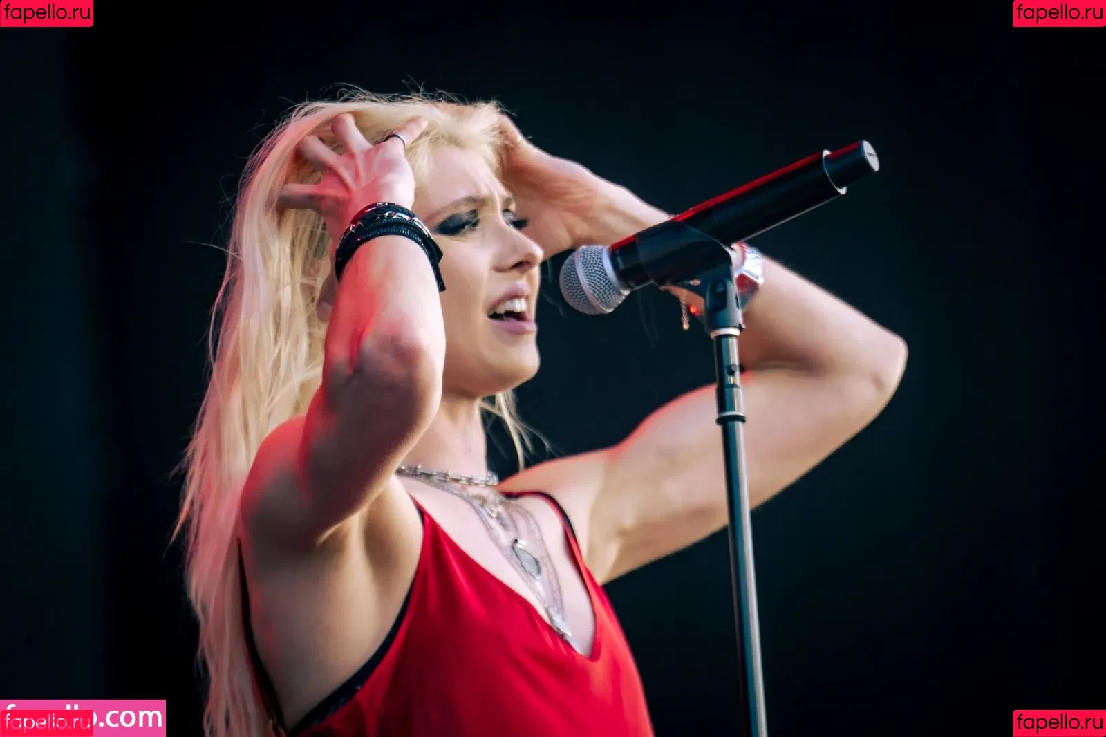 Taylor Momsen / aryelsoul / taylormomsen Onlyfans Photo Gallery 