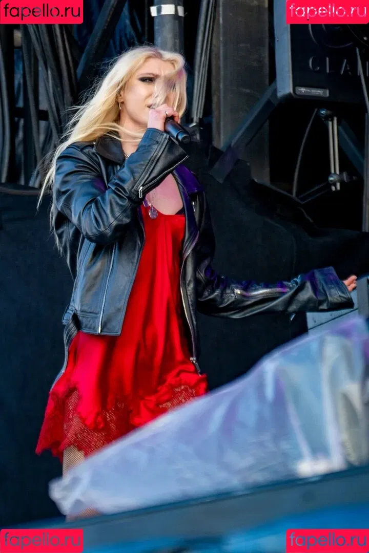 Taylor Momsen / aryelsoul / taylormomsen Onlyfans Photo Gallery 