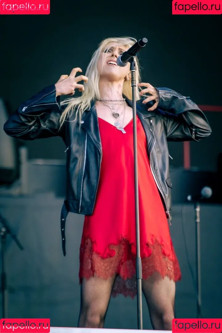 Taylor Momsen / aryelsoul / taylormomsen Onlyfans Photo Gallery 