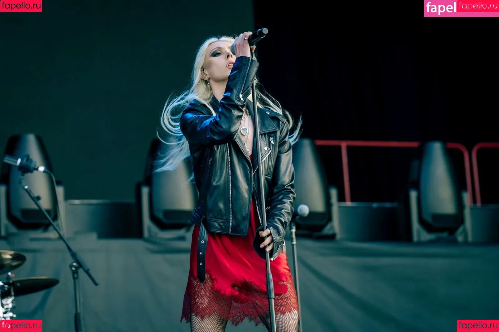 Taylor Momsen / aryelsoul / taylormomsen Onlyfans Photo Gallery 