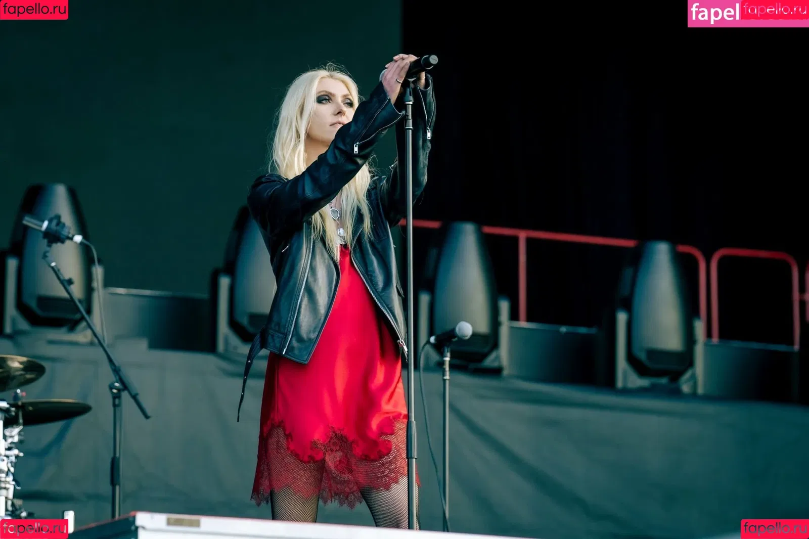 Taylor Momsen / aryelsoul / taylormomsen Onlyfans Photo Gallery 