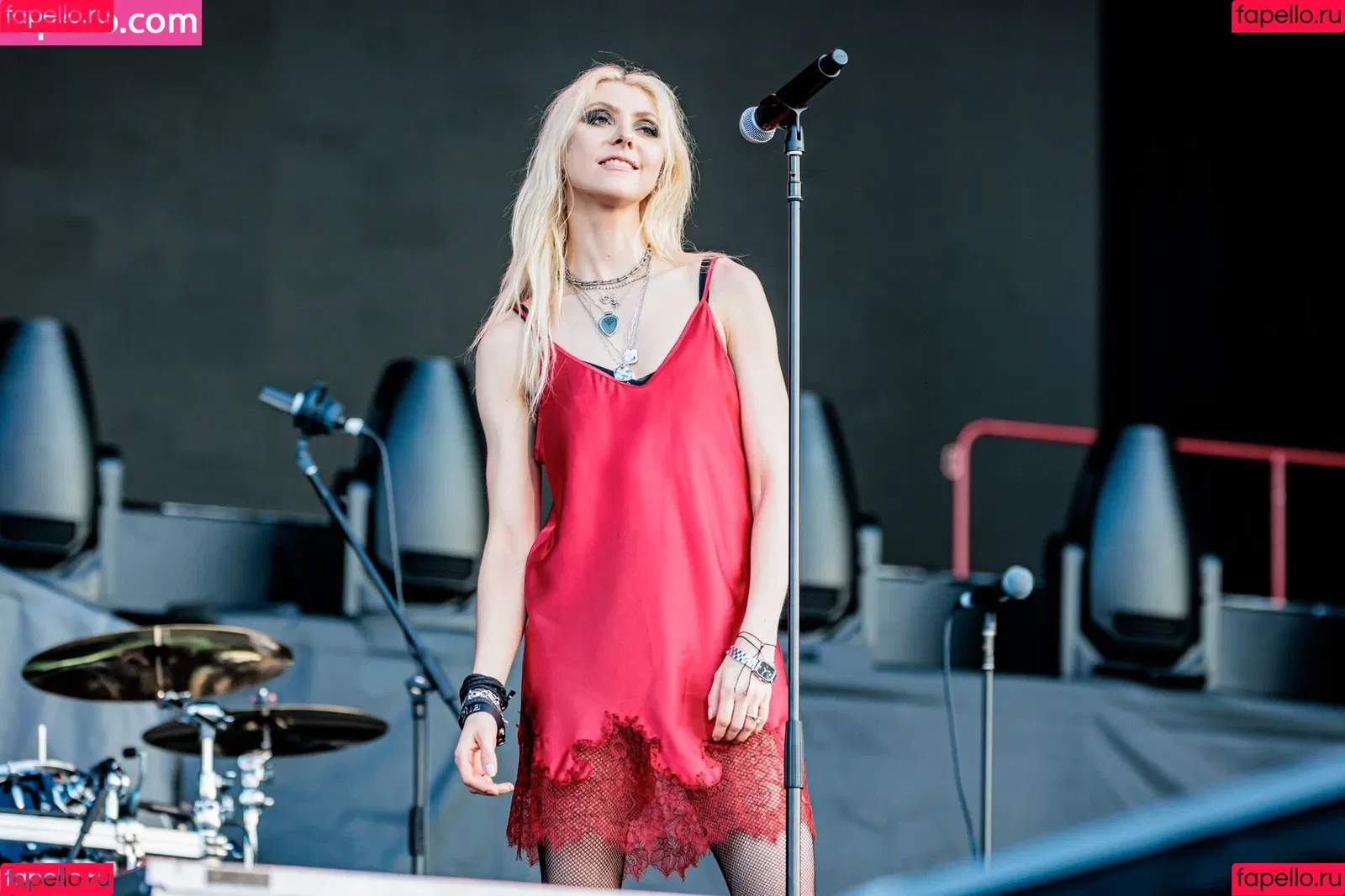 Taylor Momsen / aryelsoul / taylormomsen Onlyfans Photo Gallery 