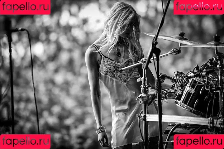 Taylor Momsen / aryelsoul / taylormomsen Onlyfans Photo Gallery 
