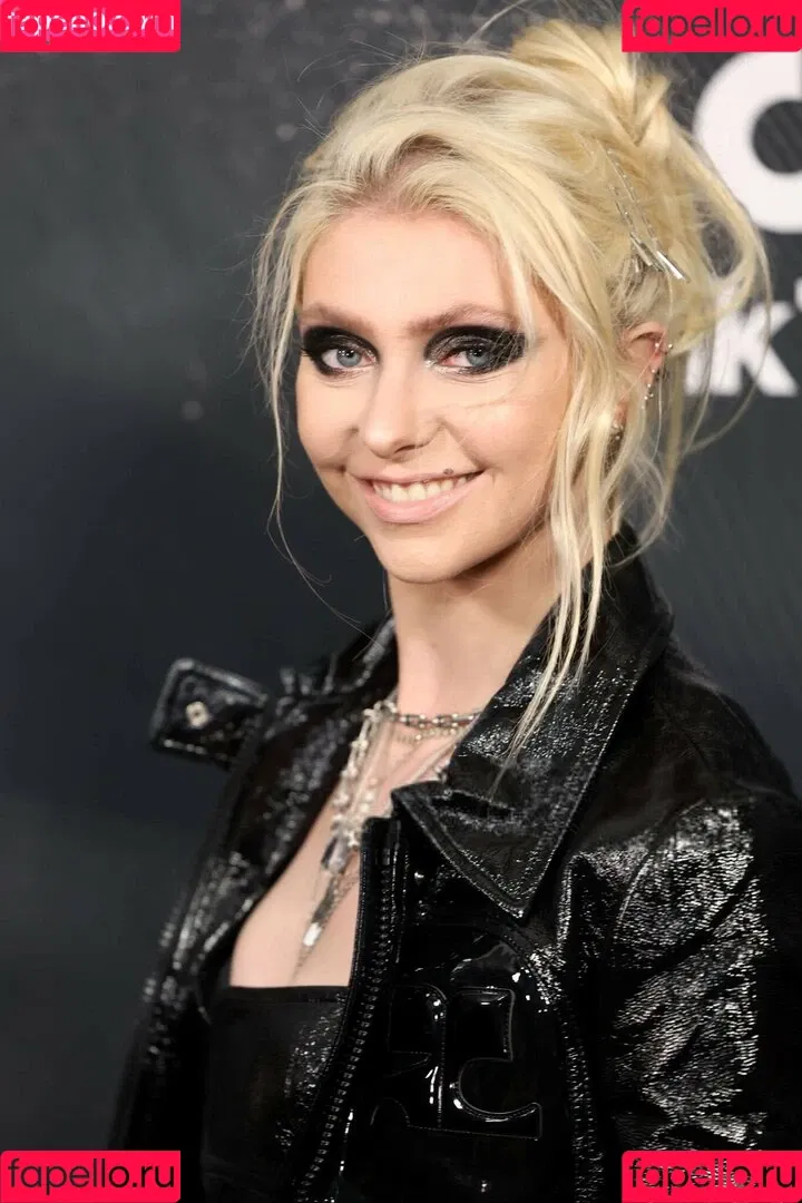 Taylor Momsen / aryelsoul / taylormomsen Onlyfans Photo Gallery 