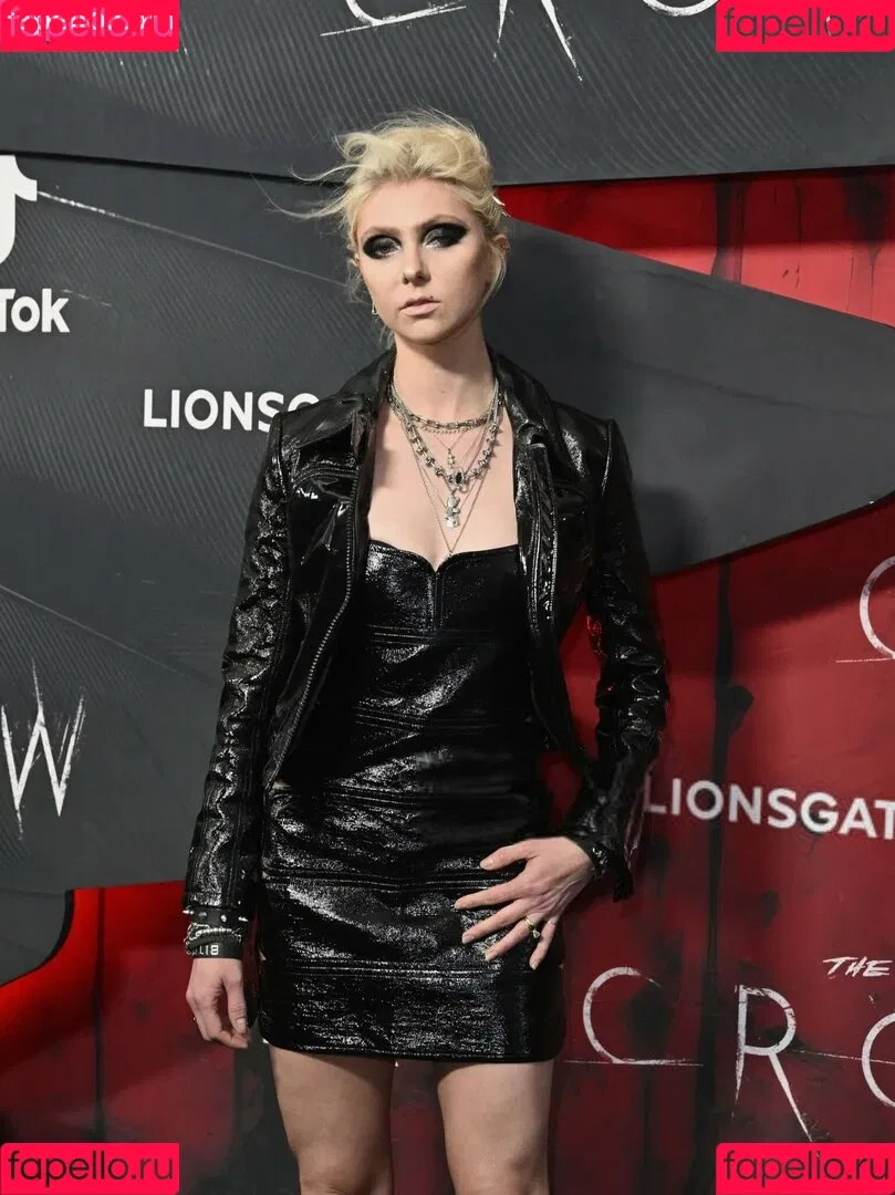 Taylor Momsen / aryelsoul / taylormomsen Onlyfans Photo Gallery 