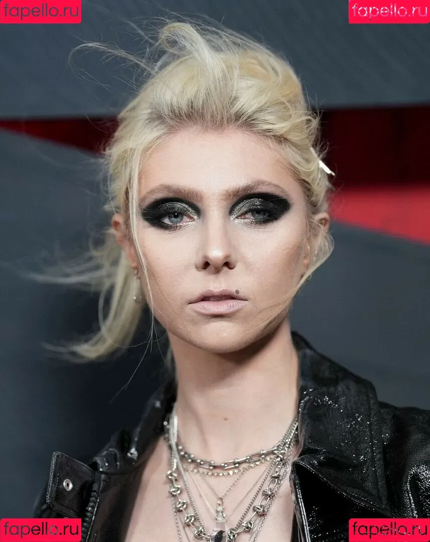 Taylor Momsen / aryelsoul / taylormomsen Onlyfans Photo Gallery 