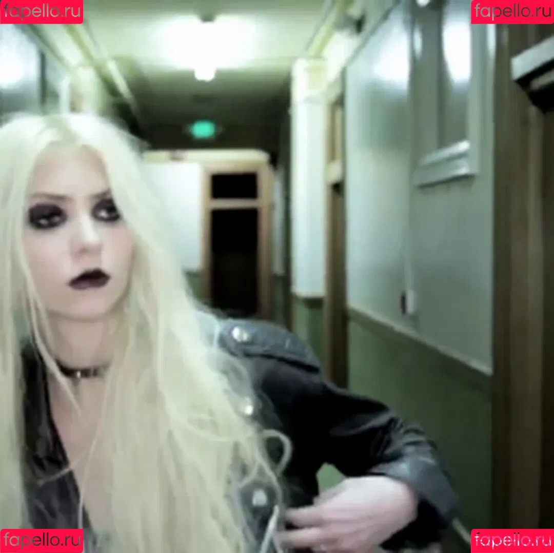 Taylor Momsen / aryelsoul / taylormomsen Onlyfans Photo Gallery 