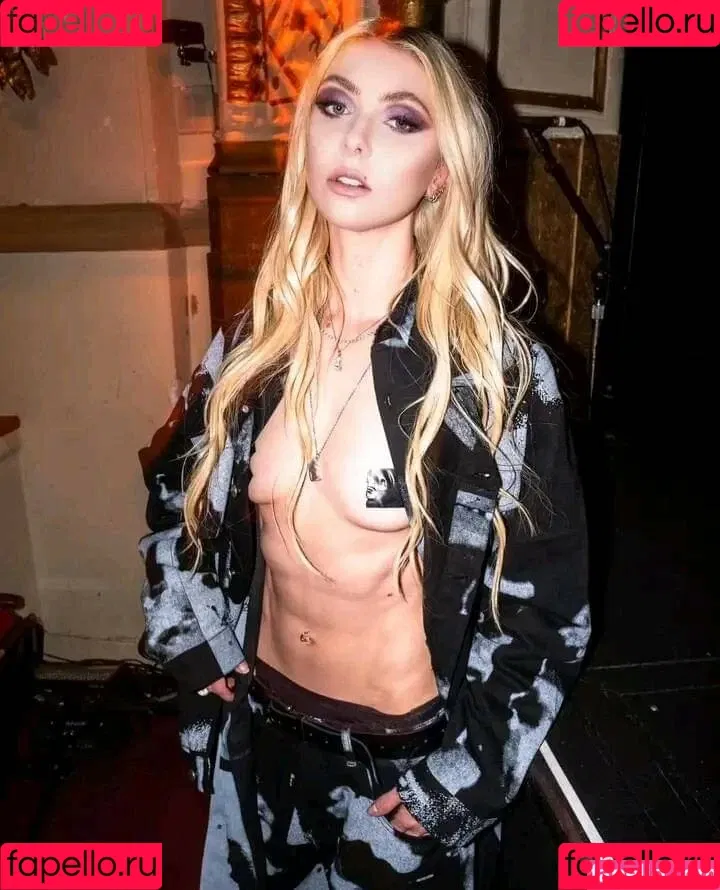 Taylor Momsen / aryelsoul / taylormomsen Onlyfans Photo Gallery 