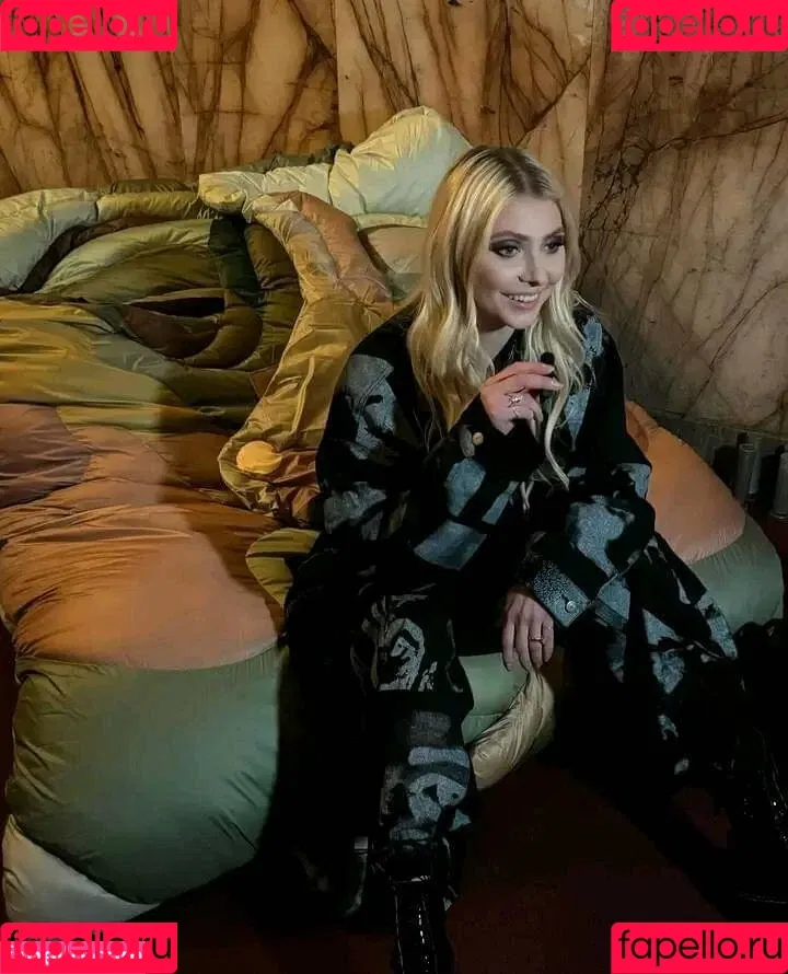 Taylor Momsen / aryelsoul / taylormomsen Onlyfans Photo Gallery 