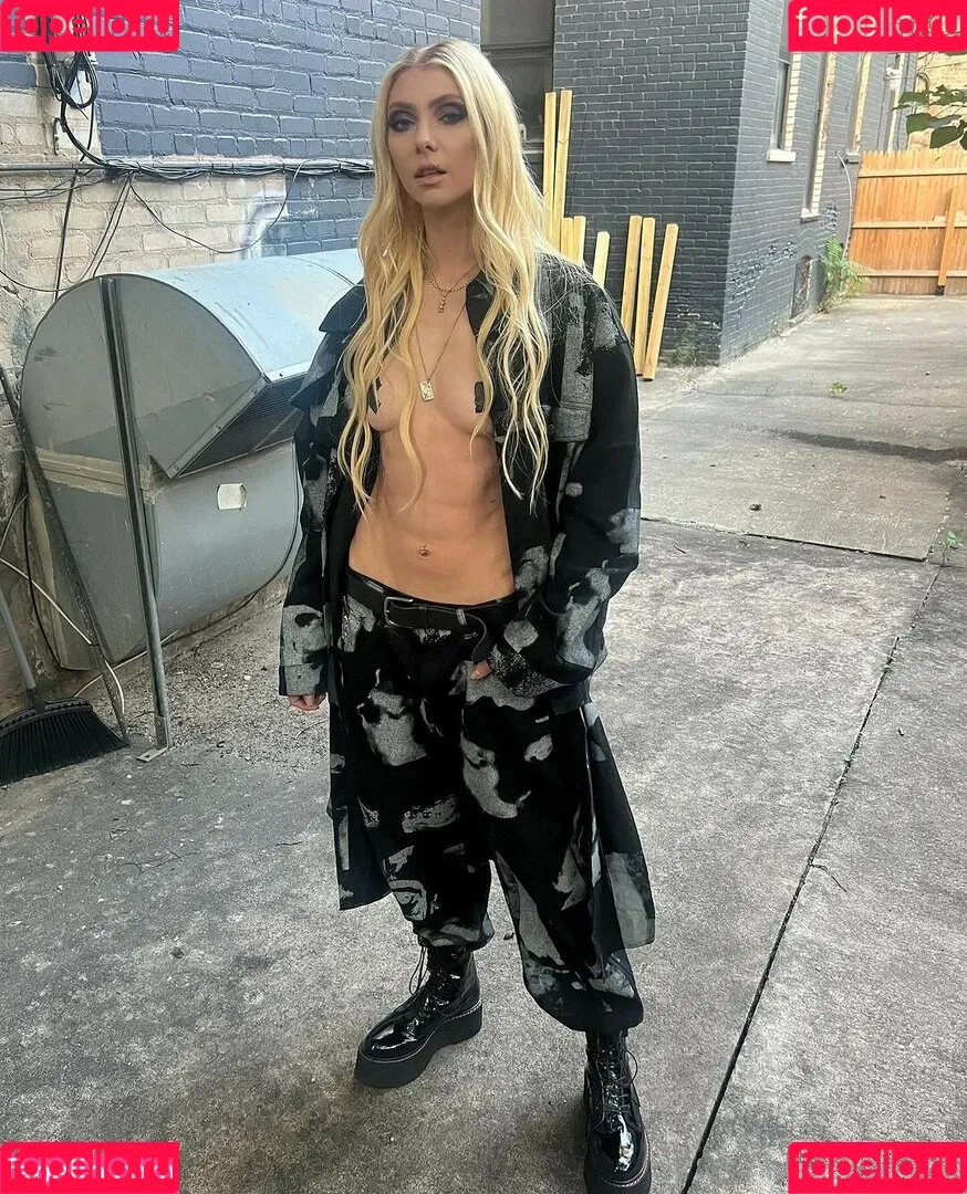 Taylor Momsen / aryelsoul / taylormomsen Onlyfans Photo Gallery 