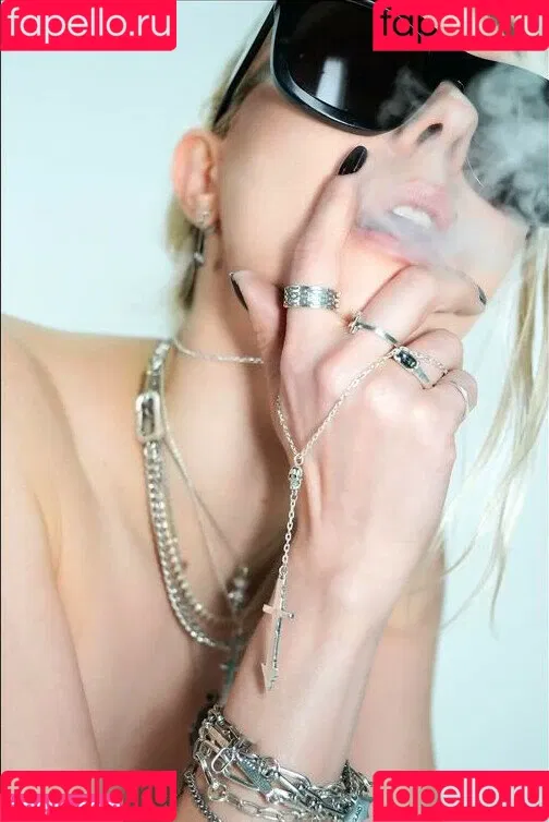 Taylor Momsen / aryelsoul / taylormomsen Onlyfans Photo Gallery 